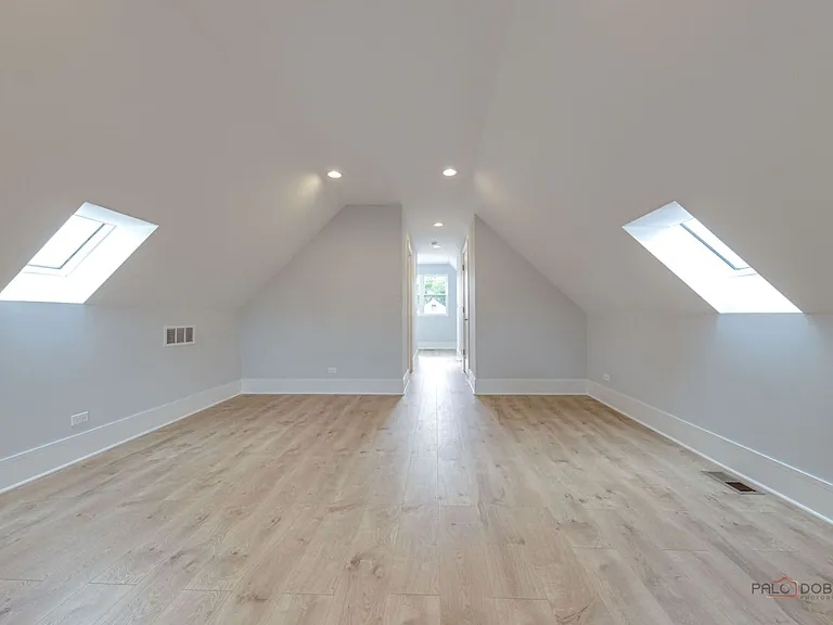 1747 N California Ave #2 — Photo 14