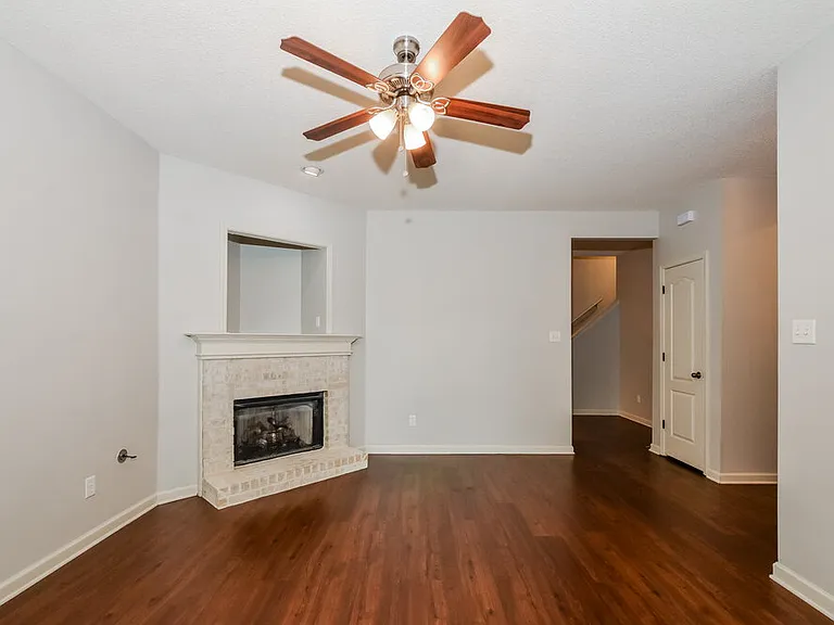 8725 Macon Rd — Photo 4
