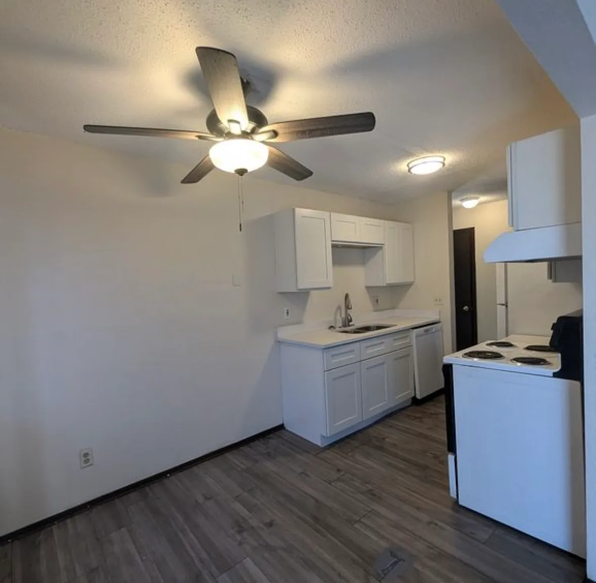 2 bed, 960 sqft, $1,350 — Photo 1