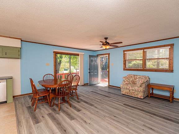 3rd image of 105 Lakeview Dr