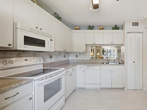 5th image of 6698 10th Avenue N #106