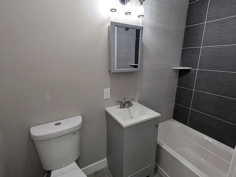 658 Grove St #2 — photo 7 of 7
