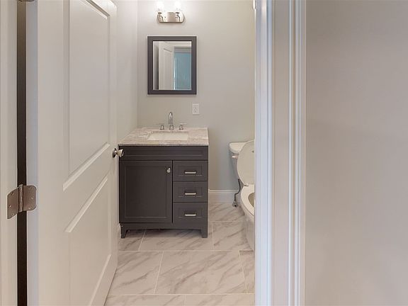 188-Bartholdi-Unit-1-Bathroom(1)
