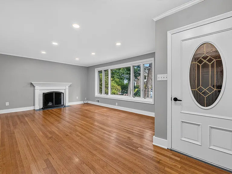3604 Husted Dr — Photo 3