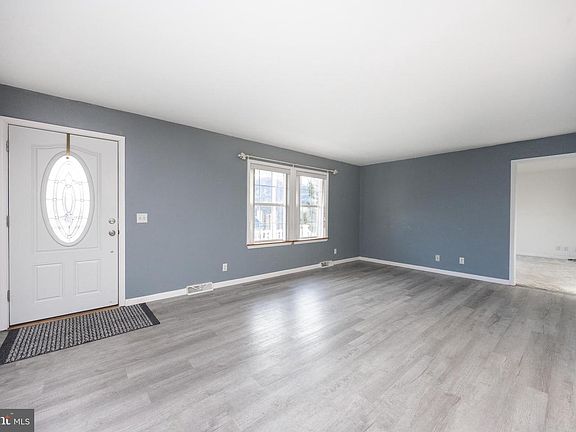 4th image of 12 Sajer Rd