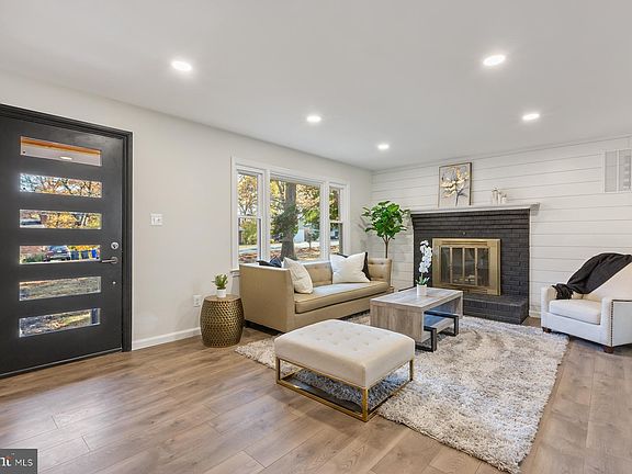 4th image of 4438 Village Dr