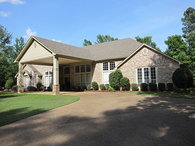 1st image of 2704 Sarah Cir