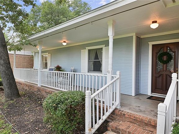 2nd image of 2707 Wingate Cir