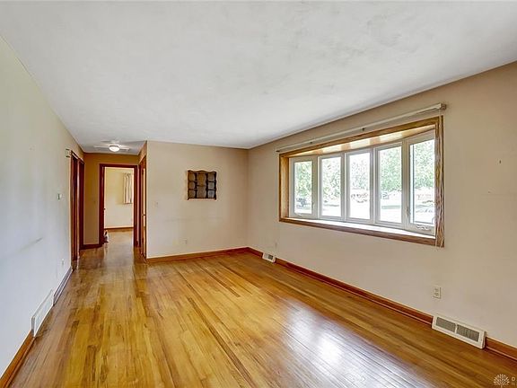 2nd image of 3320 Carlin Dr