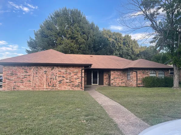 325 Suttonwood Dr, Fort Worth, TX 76108