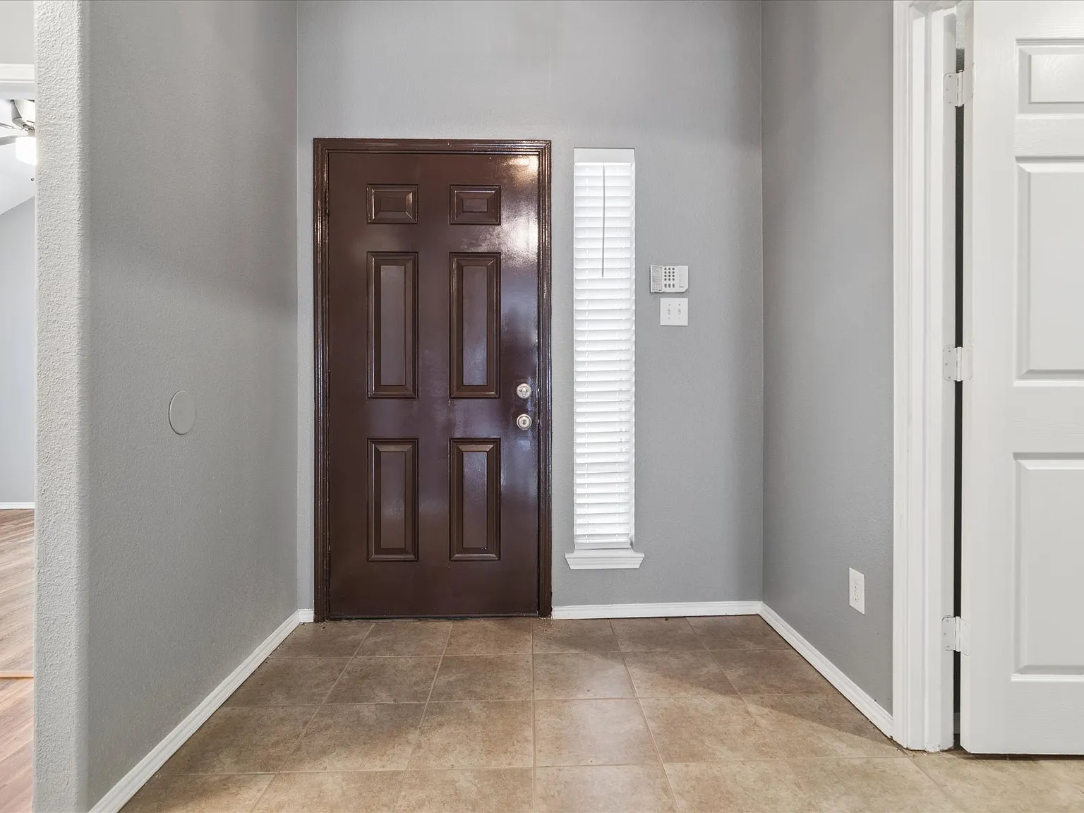 2657 Red Spruce Dr — Photo 2