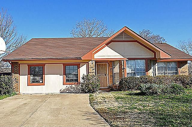 1st image of 700 Lake Isle Cir