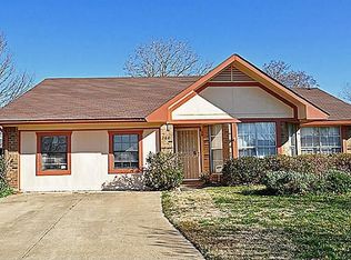 700 Lake Isle Cir, Irving, TX 75060