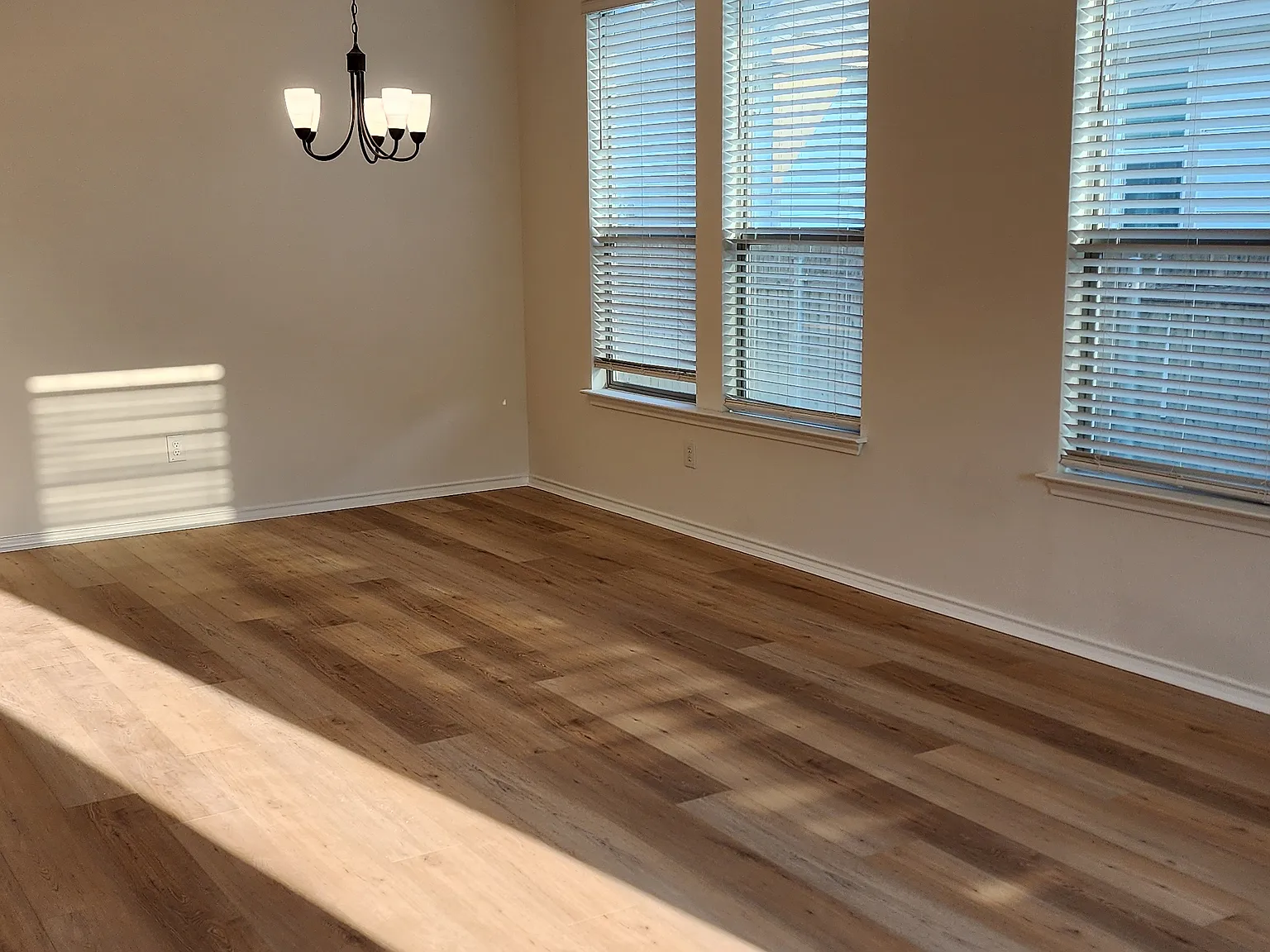 3 bed, 1594 sqft, $1,850 — Photo 3