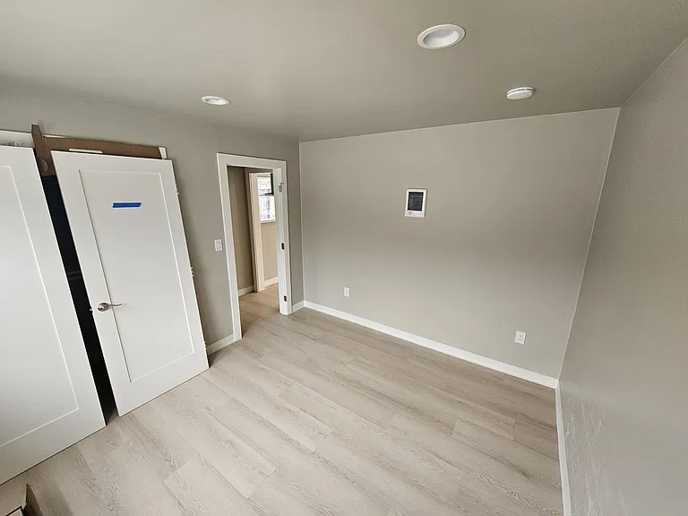 423 Whidbey St — Photo 5