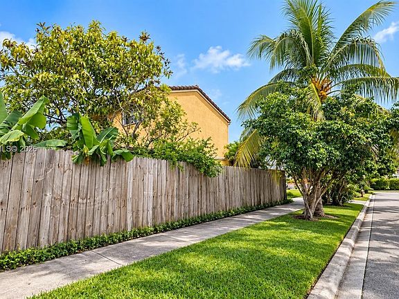 4th image of 5622 SW 130th Pl