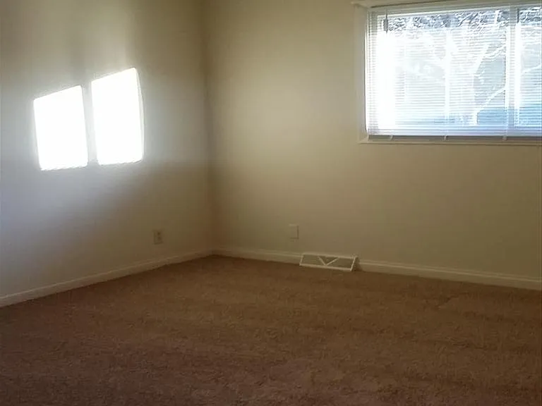 12961 Grand Ave — Photo 11