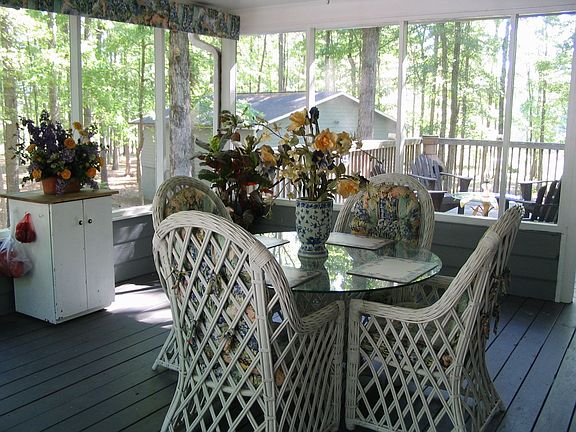 Screened in porch