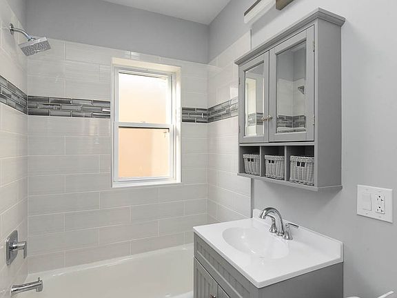 5th image of 3821 N Greenview Ave #E08p