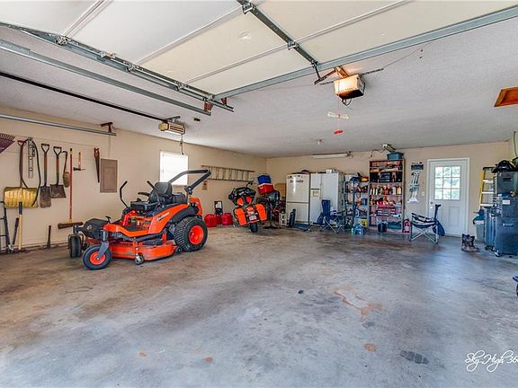 4th image of 219 W Little Flock Dr