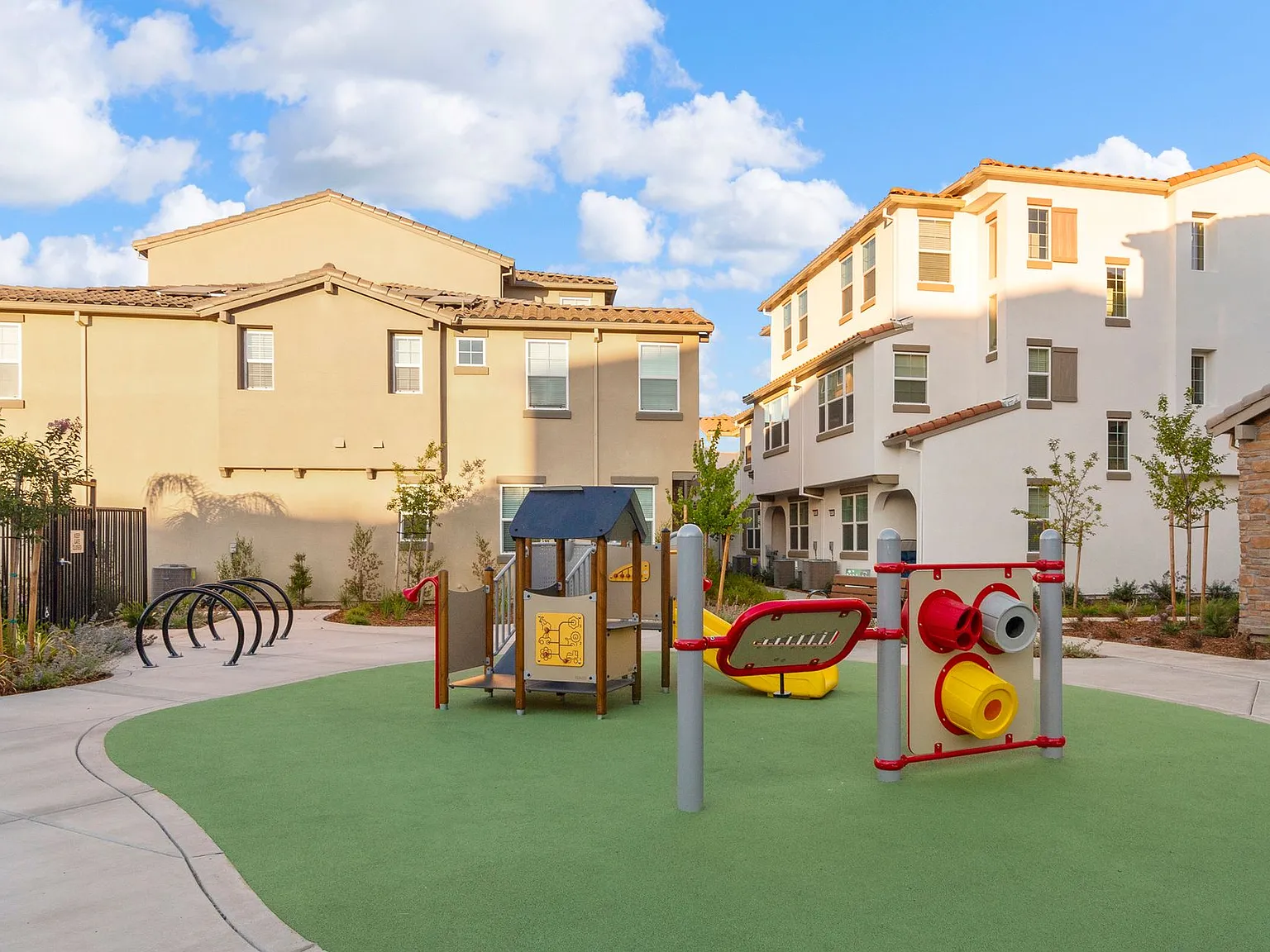 Spacious Townhomes in Provence at Natomas — Photo 4