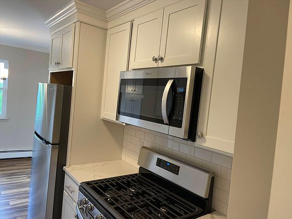 2nd image of 271 King St
