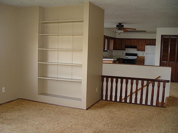 4th image of 304 Lakeshore Dr