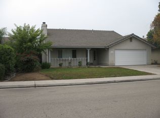 1663 Morgan Dr, Kingsburg, CA 93631
