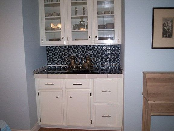 5th image of 219 N Carol St