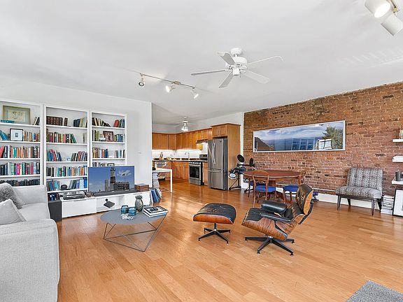 3rd image of 323A Greenwich St #4