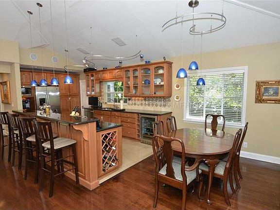 5th image of 925 Bonita Dr