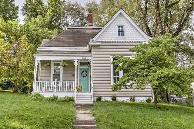 1st image of 209 E Pine St