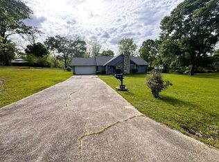 23 B St, Bay Springs, MS 39422