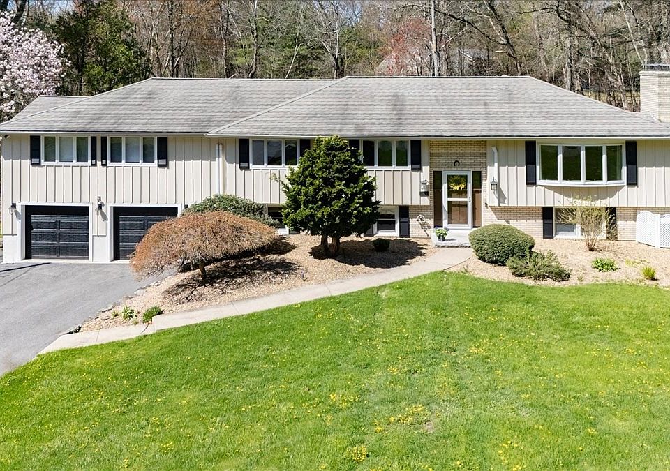 1st image of 16 Cayuga Rd
