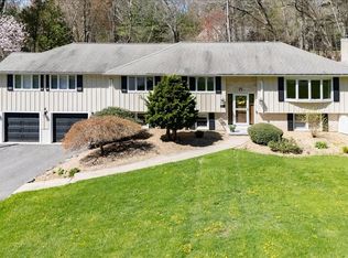 16 Cayuga Rd, Tewksbury, MA 01876