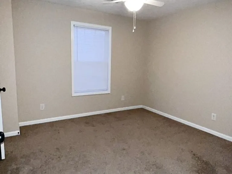685 Oliver Loop #D — Photo 3