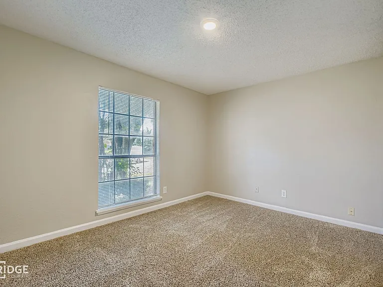 9117 Fairmont Cir — Photo 15