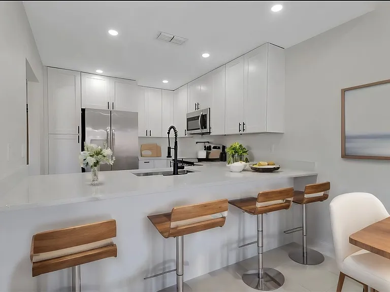 6350 Royal Woods Dr — Photo 3