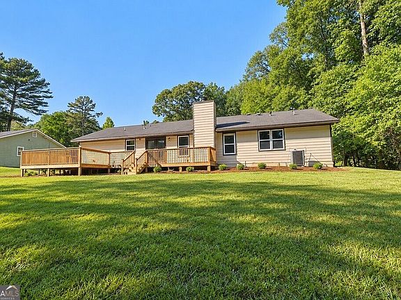 3rd image of 190 Mountain View Cir