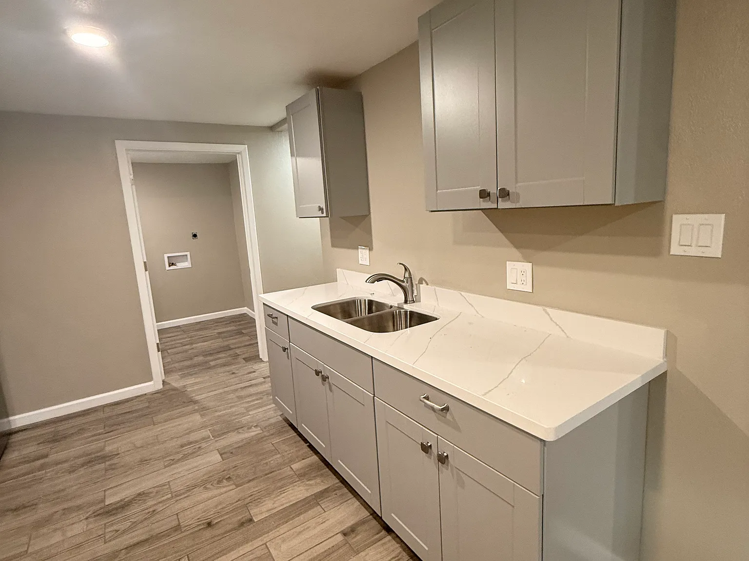 2 bed, 1000 sqft, $1,400 — Photo 3
