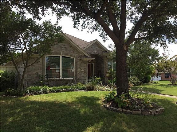 3rd image of 2807 Bradford Oaks Dr