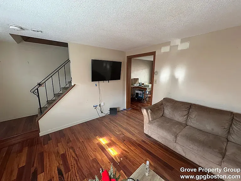 106 W 8th St #1 — Photo 2