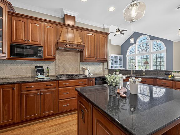 4th image of 3405 Sparrowwood Dr