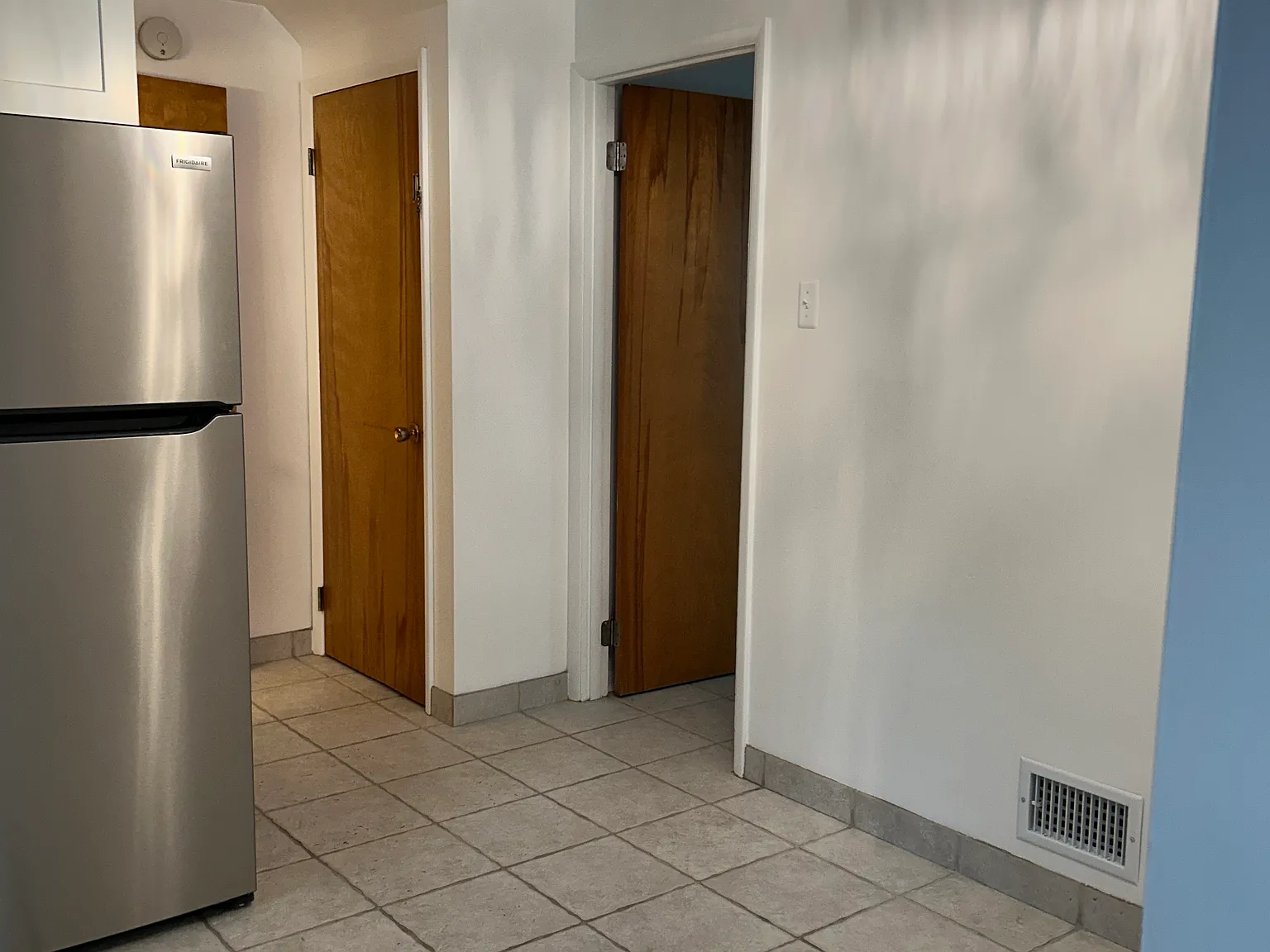 3 bed, 1.5 bath, 1389 sqft, $1,900 — Photo 4