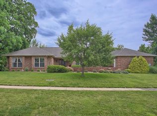 2408 Walden Woods Ct, Mahomet, IL 61853