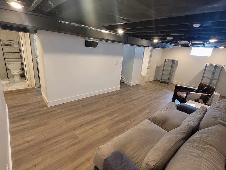 205 N Altadena Ave — Photo 11
