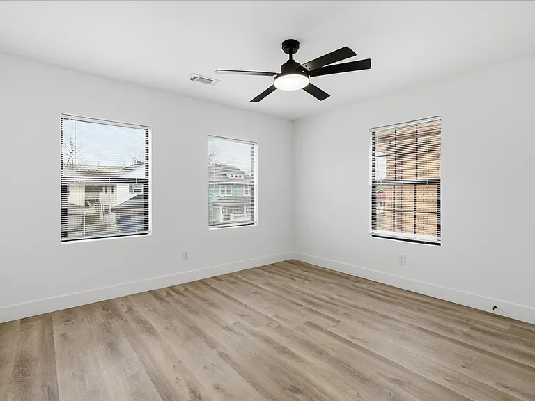 1036 N Parker Ave — Photo 12