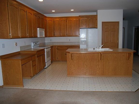 4th image of 17006 93rd Ave E