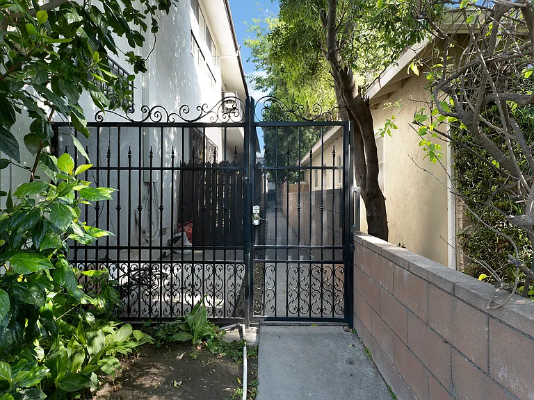 12803 Bloomfield St #2 — Photo 36