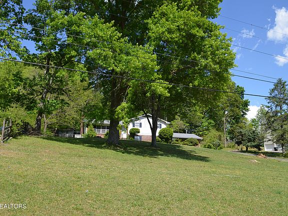 4th image of 8909 W Emory Rd